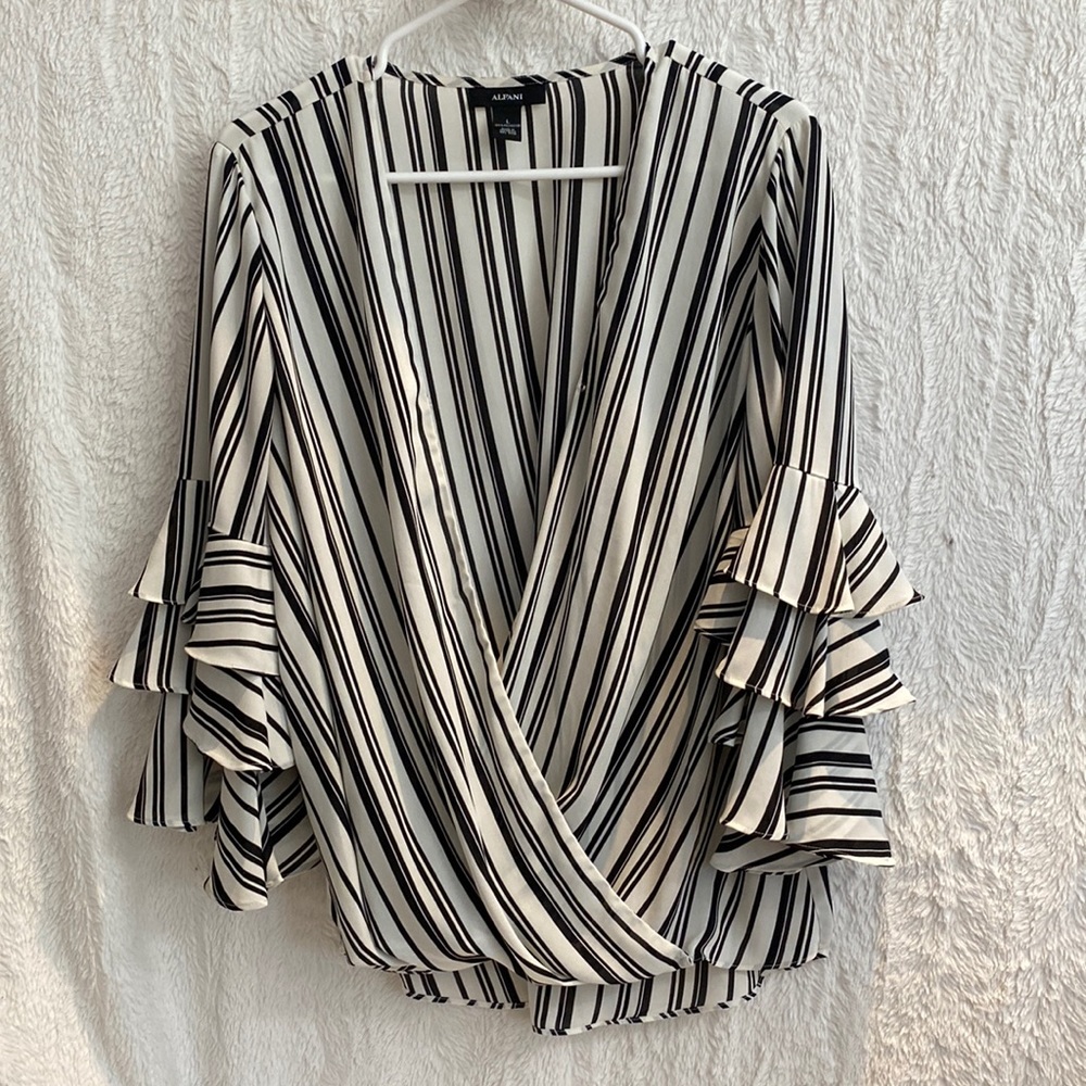 #22 Alfani size large